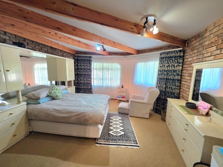 5 Bedroom Property for Sale in La Provance Free State